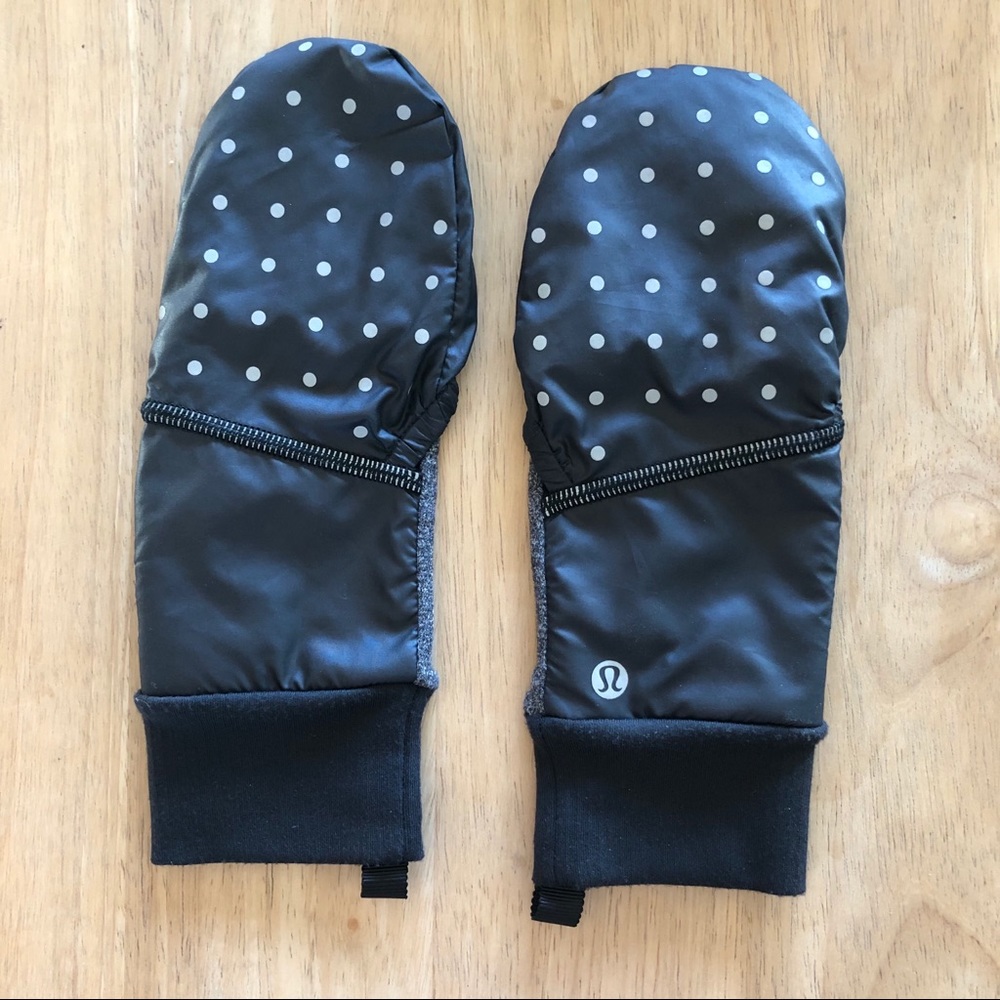 Lululemon Black Polka Dots Run Fast Gloves